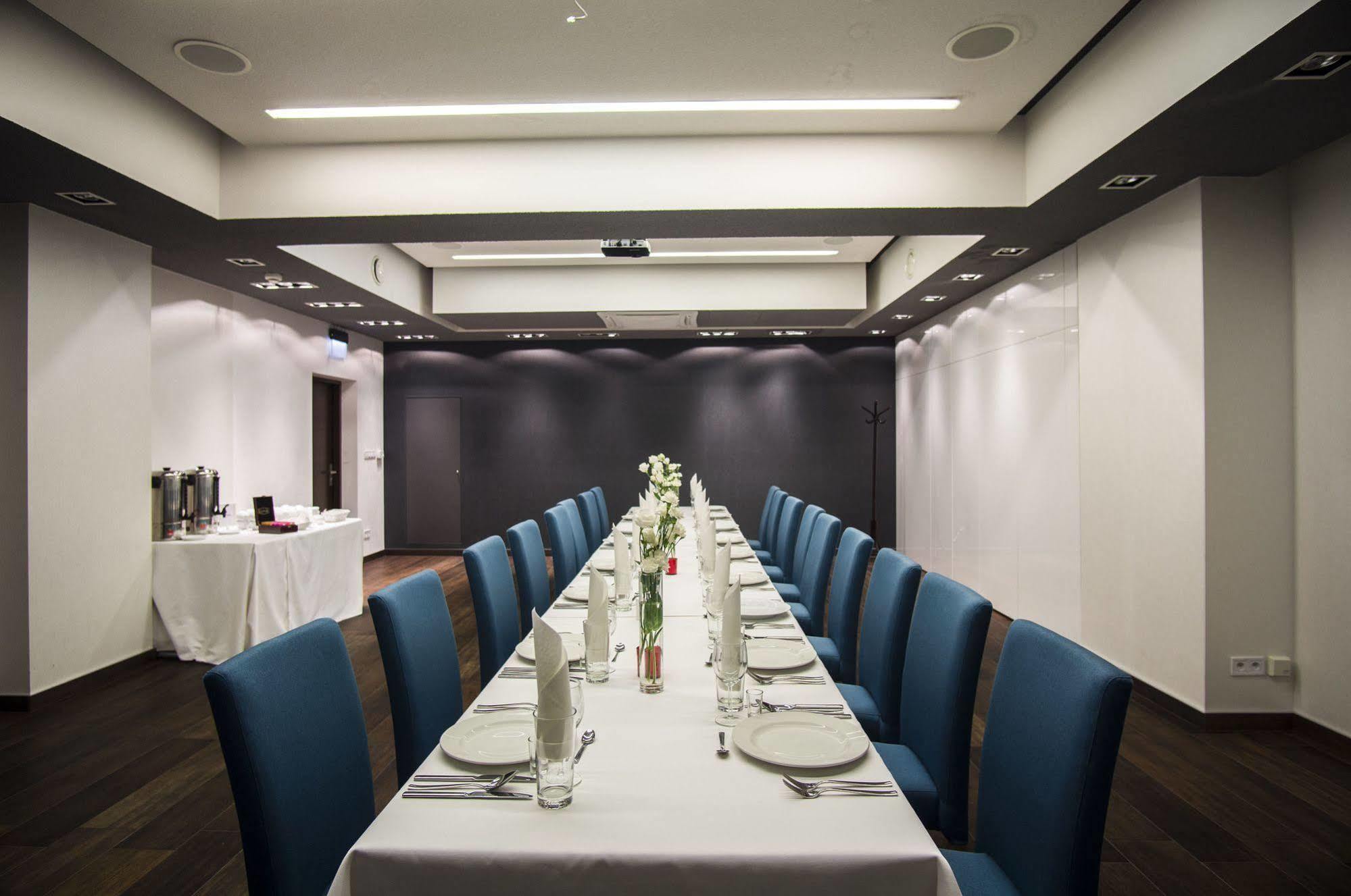 M Hotel وودج المظهر الخارجي الصورة