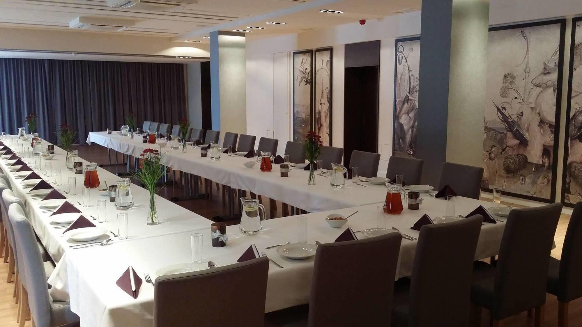 M Hotel وودج المظهر الخارجي الصورة